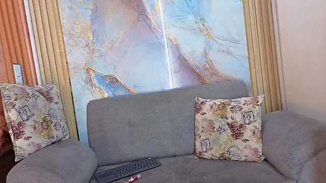 Nahomy Smiths aws online show from 10.17.25