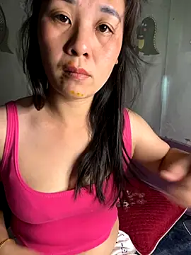 Snapshot of Suna-ny chatting on 11.05.25 Suna-ny online show from 11.05.25