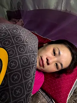 Snapshot of Suna-ny chatting on 11.18.25 Suna-ny online show from 11.18.25