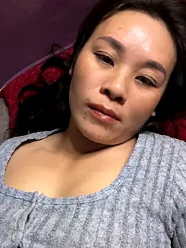 Snapshot of Suna-ny chatting on 11.22.25 Suna-ny online show from 11.22.25