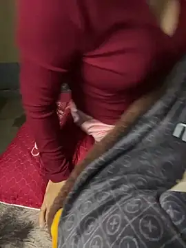 Snapshot of Suna-ny chatting on 11.24.25 Suna-ny online show from 11.24.25