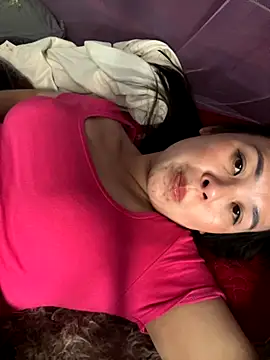 Snapshot of Suna-ny chatting on 11.27.25 Suna-ny online show from 11.27.25