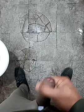 Snapshot of SlipperyRebound0 chatting on 11.18.25 SlipperyRebound0 online show from 11.18.25