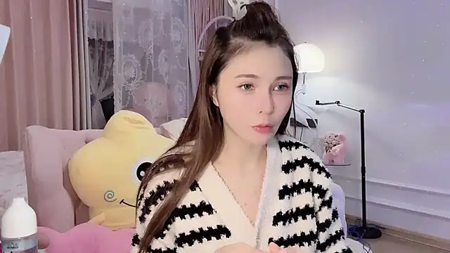 Snapshot of Titi-175 chatting on 10.27.25 Titi-175 online show from 10.27.25