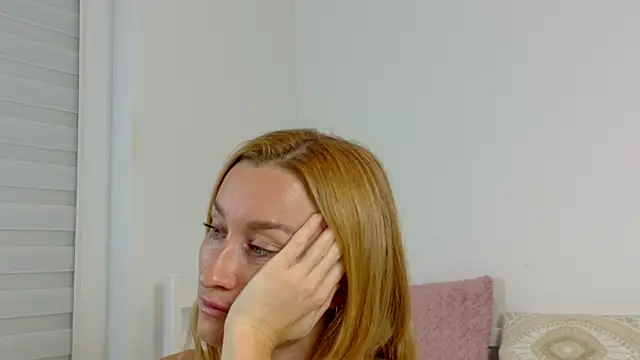 MysticRoxanne online show from 10.06.25