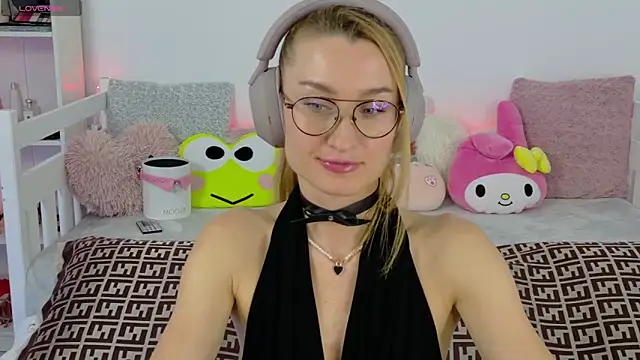 MysticRoxanne online show from 11.18.25