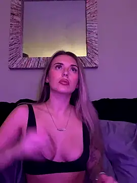 Snapshot of EllieEllxx chatting on 10.14.25 EllieEllxx online show from 10.14.25