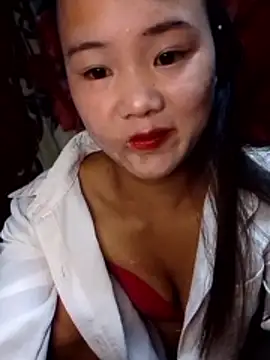 Snapshot of Alice_wo chatting on 10.13.25 Alice wo online show from 10.13.25