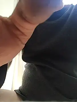 Snapshot of thonyx93 chatting on 11.25.25 thonyx93 online show from 11.25.25