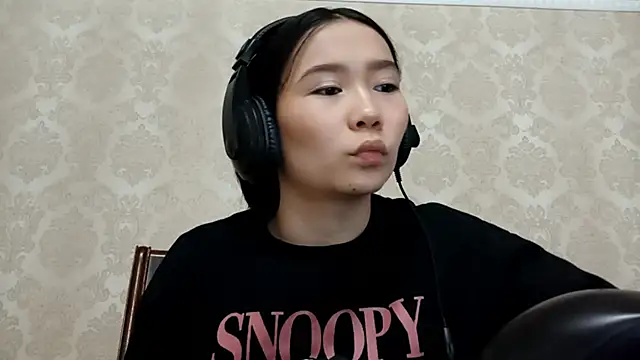 Snapshot of YukiShaapan chatting on 10.19.25 YukiShaapan online show from 10.19.25