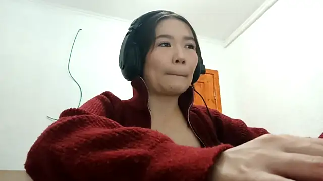 Snapshot of YukiShaapan chatting on 11.04.25 YukiShaapan online show from 11.04.25