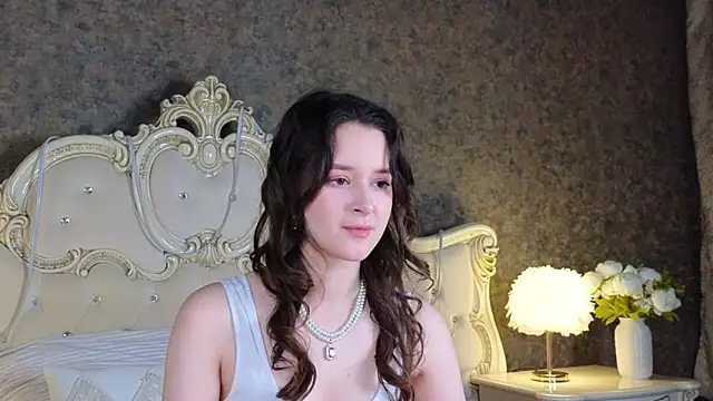 EvaSwen online show from 10.25.25