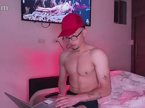 strongManLatino online show from 10.06.25