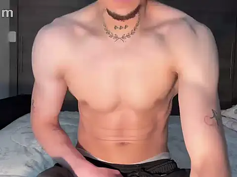 Snapshot of strongManLatino chatting on 07.18.26 strongManLatino online show from 07.18.26