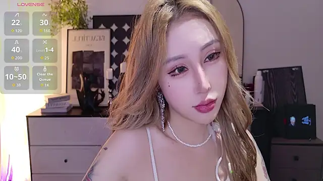 Snapshot of funnygirl0929 chatting on 12.17.25 funnygirl0929 online show from 12.17.25