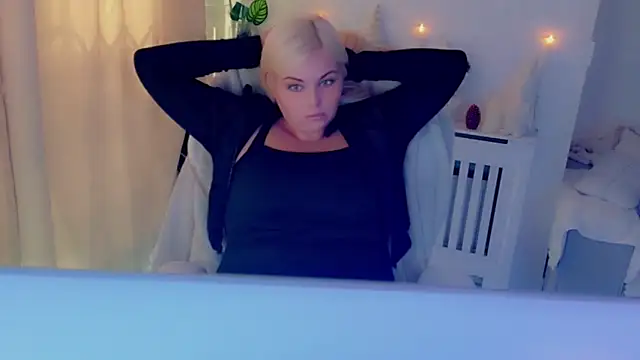 Snapshot of Siren-xiv chatting on 12.05.25 Siren-xiv online show from 12.05.25