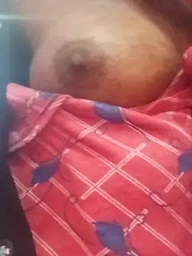 Snapshot of Hotty_ruvi chatting on 10.12.25 Hotty ruvi online show from 10.12.25