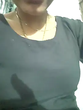 Snapshot of Hotty_ruvi chatting on 10.15.25 Hotty ruvi online show from 10.15.25