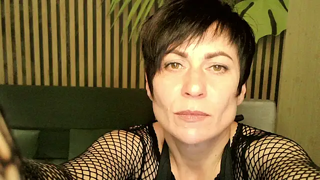 Ashley Brookss online show from 10.29.25