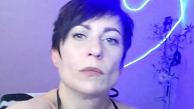 Ashley Brookss online show from 11.02.25