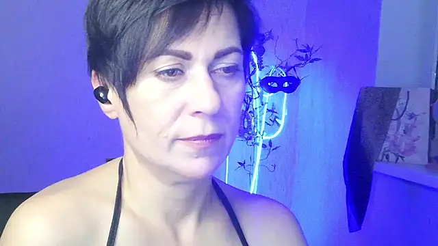 Ashley Brookss online show from 11.11.25