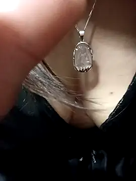 Snapshot of ZingCii chatting on 10.29.25 ZingCii online show from 10.29.25