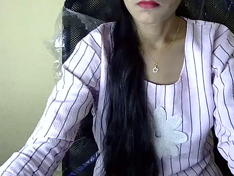 Snapshot of Shazi_1 chatting on 11.30.25 Shazi 1 online show from 11.30.25