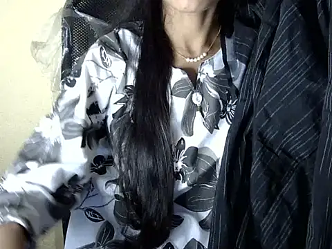 Snapshot of Shazi_1 chatting on 12.04.25 Shazi 1 online show from 12.04.25