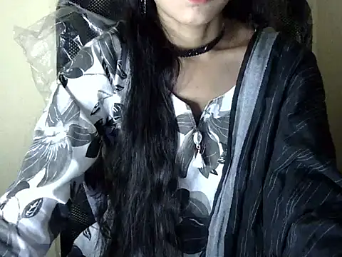 Snapshot of Shazi_1 chatting on 12.21.25 Shazi 1 online show from 12.21.25