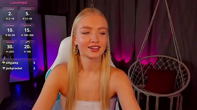 Snapshot of TessaGrays chatting on 12.20.25 TessaGrays online show from 12.20.25