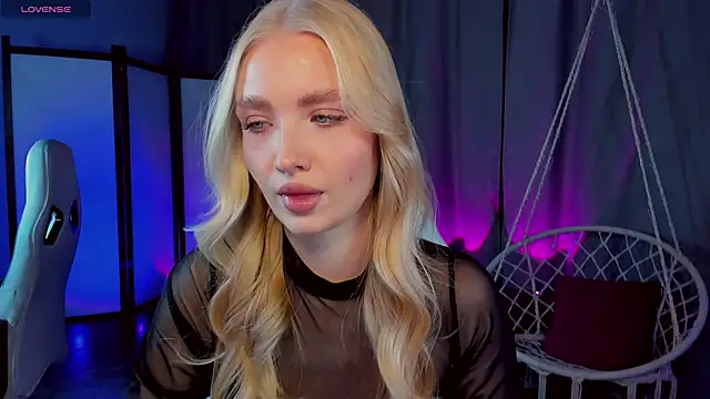 Snapshot of TessaGrays chatting on 12.22.25 TessaGrays online show from 12.22.25