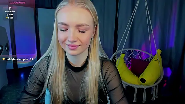 Snapshot of TessaGrays chatting on 02.04.26 TessaGrays online show from 02.04.26