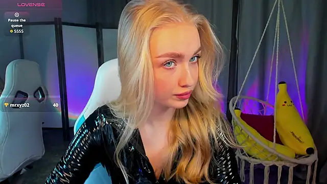 Snapshot of TessaGrays chatting on 02.08.26 TessaGrays online show from 02.08.26