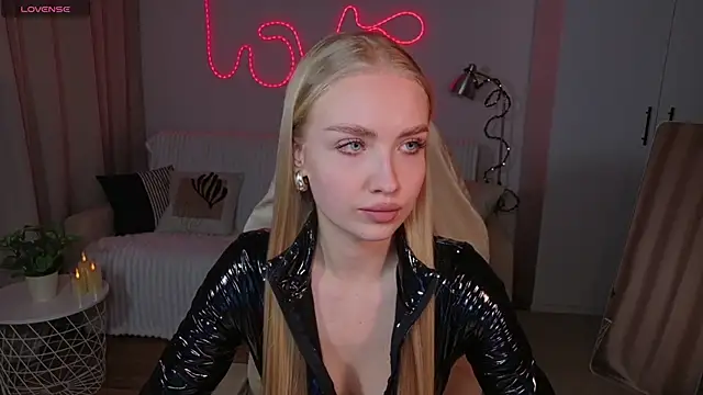 Snapshot of TessaGrays chatting on 02.23.26 TessaGrays online show from 02.23.26