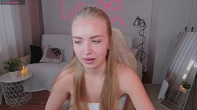 Snapshot of TessaGrays chatting on 03.09.26 TessaGrays online show from 03.09.26