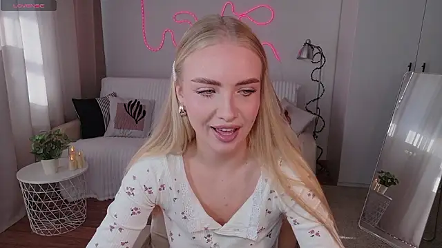 Snapshot of TessaGrays chatting on 03.14.26 TessaGrays online show from 03.14.26