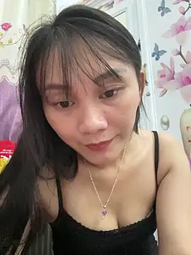 Snapshot of Ami-mi00 chatting on 09.30.25 Ami-mi00 online show from 09.30.25