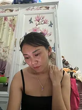 Snapshot of Ami-mi00 chatting on 10.14.25 Ami-mi00 online show from 10.14.25