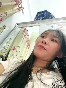 Snapshot of Ami-mi00 chatting on 10.15.25 Ami-mi00 online show from 10.15.25