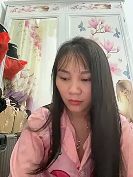 Snapshot of Ami-mi00 chatting on 10.19.25 Ami-mi00 online show from 10.19.25