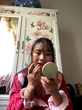 Snapshot of Ami-mi00 chatting on 10.21.25 Ami-mi00 online show from 10.21.25