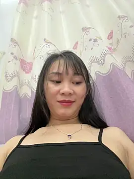 Snapshot of Ami-mi00 chatting on 10.21.25 Ami-mi00 online show from 10.21.25