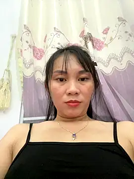Snapshot of Ami-mi00 chatting on 10.22.25 Ami-mi00 online show from 10.22.25