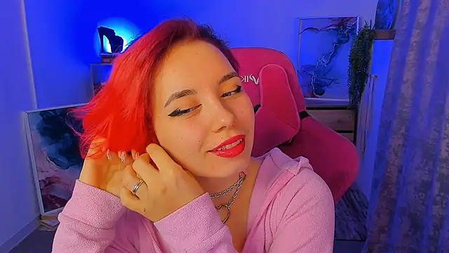 Snapshot of MarcelineChi chatting on 10.28.25 MarcelineChi online show from 10.28.25