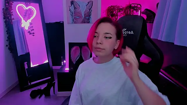 Snapshot of MarcelineChi chatting on 10.30.25 MarcelineChi online show from 10.30.25