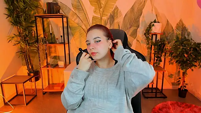 Snapshot of MarcelineChi chatting on 11.06.25 MarcelineChi online show from 11.06.25