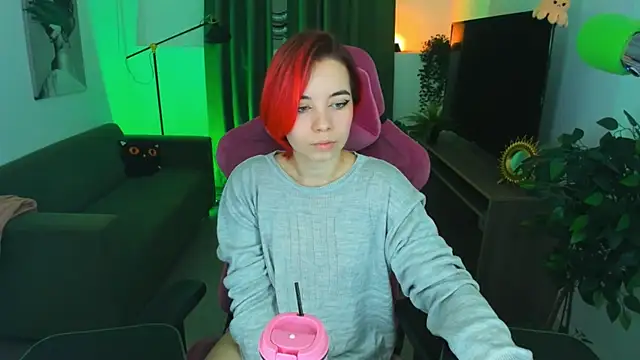 Snapshot of MarcelineChi chatting on 11.12.25 MarcelineChi online show from 11.12.25