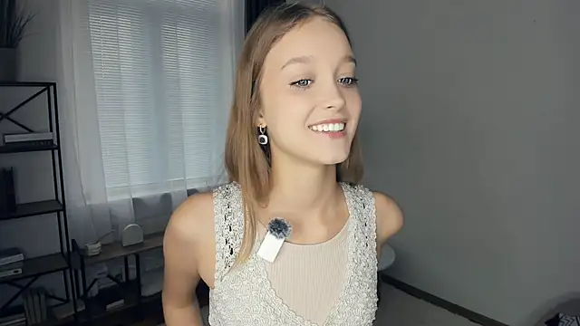Snapshot of SerrenaAa chatting on 10.16.25 SerrenaAa online show from 10.16.25