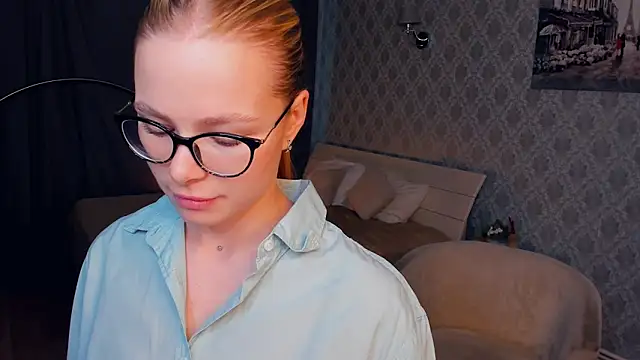 LibbyVenzeio online show from 11.08.25