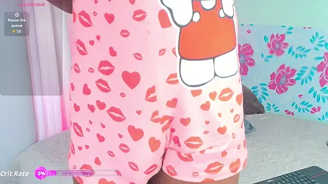 Snapshot of EbonyHansNight chatting on 11.13.25 EbonyHansNight online show from 11.13.25